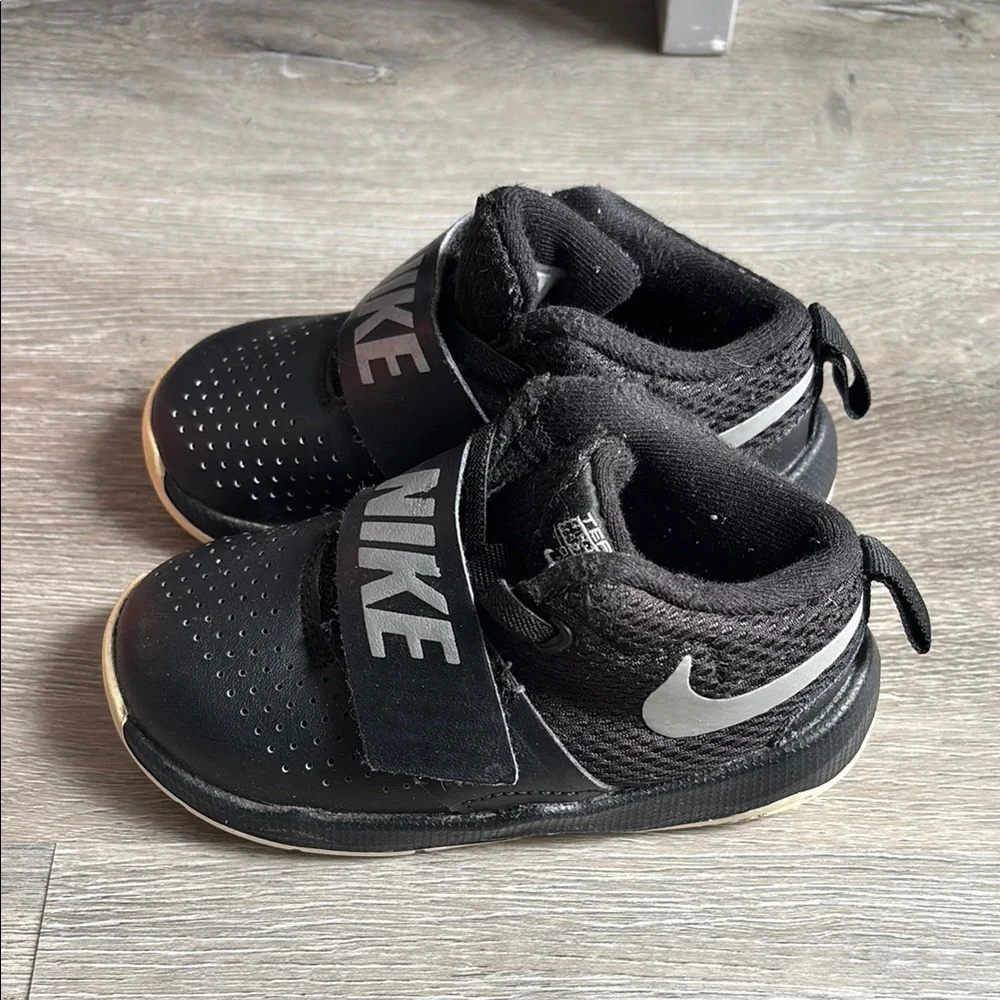 Nike Kids Black Sneakers with White Logo - Picture 2 of 3